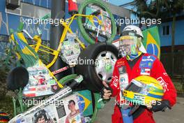 21.10.2004 Interlagos, Brazil, F1, Thursday, October, A big Ayrton Senna fan - Formula 1 World Championship, Rd 18, Brazilian Grand Prix, BRA, Brazil