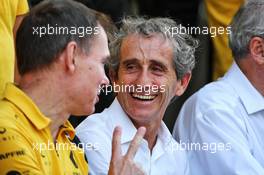 Alain Prost (FRA) Renault F1 Team Special Advisor and Alan Permane (GBR) Renault F1 Team Trackside Operations Director at a team photograph. 01.12.2019. Formula 1 World Championship, Rd 21, Abu Dhabi Grand Prix, Yas Marina Circuit, Abu Dhabi, Race Day.