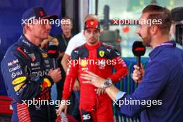 (L to R): Max Verstappen (NLD) Red Bull Racing in qualifying parc ferme with James Hinchcliffe (CDN) IndyCar Driver. 03.11.2023. Formula 1 World Championship, Rd 21, Brazilian Grand Prix, Sao Paulo, Brazil, Qualifying Day.