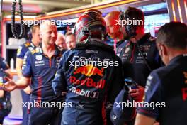 Pole sitter Max Verstappen (NLD) Red Bull Racing with the team. 03.11.2023. Formula 1 World Championship, Rd 21, Brazilian Grand Prix, Sao Paulo, Brazil, Qualifying Day.