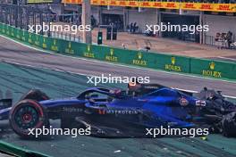 Alexander Albon (THA) Williams Racing FW45 crashed out at the start of the race. 05.11.2023. Formula 1 World Championship, Rd 21, Brazilian Grand Prix, Sao Paulo, Brazil, Race Day.