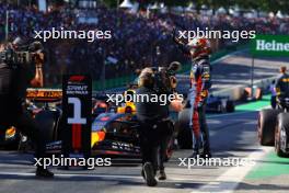 Race winner Max Verstappen (NLD) Red Bull Racing celebrates in Sprint parc ferme. 04.11.2023. Formula 1 World Championship, Rd 21, Brazilian Grand Prix, Sao Paulo, Brazil, Sprint Day.