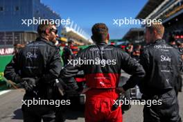 Alfa Romeo F1 Team on the grid. 04.11.2023. Formula 1 World Championship, Rd 21, Brazilian Grand Prix, Sao Paulo, Brazil, Sprint Day.