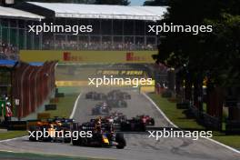 Max Verstappen (NLD) Red Bull Racing RB19 leads at the start of Sprint. 04.11.2023. Formula 1 World Championship, Rd 21, Brazilian Grand Prix, Sao Paulo, Brazil, Sprint Day.