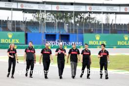 Zhou Guanyu (CHN) Alfa Romeo F1 Team walks the circuit with the team. 02.11.2023. Formula 1 World Championship, Rd 21, Brazilian Grand Prix, Sao Paulo, Brazil, Preparation Day.