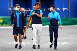 Alexander Albon (THA) Williams Racing walks the circuit with the team. 02.11.2023. Formula 1 World Championship, Rd 21, Brazilian Grand Prix, Sao Paulo, Brazil, Preparation Day.