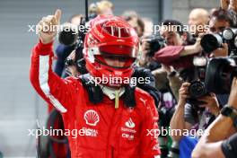 Charles Leclerc (MON) Ferrari celebrates his pole position in qualifying parc ferme. 17.11.2023. Formula 1 World Championship, Rd 22, Las Vegas Grand Prix, Las Vegas, Nevada, USA, Qualifying Day.