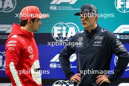 (L to R): Pole sitter Charles Leclerc (MON) Ferrari in qualifying parc ferme with third placed Max Verstappen (NLD) Red Bull Racing. 17.11.2023. Formula 1 World Championship, Rd 22, Las Vegas Grand Prix, Las Vegas, Nevada, USA, Qualifying Day.
