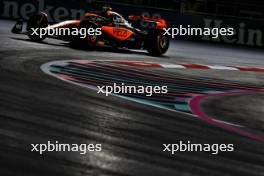 Lando Norris (GBR) McLaren MCL60. 17.11.2023. Formula 1 World Championship, Rd 22, Las Vegas Grand Prix, Las Vegas, Nevada, USA, Qualifying Day.