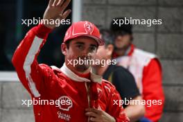 Charles Leclerc (MON) Ferrari celebrates his pole position in qualifying parc ferme. 17.11.2023. Formula 1 World Championship, Rd 22, Las Vegas Grand Prix, Las Vegas, Nevada, USA, Qualifying Day.