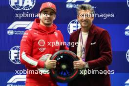 (L to R): Charles Leclerc (MON) Ferrari receives the Pirelli Pole Position Award from Patrick Dempsey (USA) Actor. 17.11.2023. Formula 1 World Championship, Rd 22, Las Vegas Grand Prix, Las Vegas, Nevada, USA, Qualifying Day.