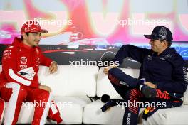 (L to R): Charles Leclerc (MON) Ferrari and Max Verstappen (NLD) Red Bull Racing in the post qualifying FIA Press Conference. 17.11.2023. Formula 1 World Championship, Rd 22, Las Vegas Grand Prix, Las Vegas, Nevada, USA, Qualifying Day.