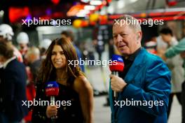 (L to R): Danica Patrick (USA) Sky Sports F1 Presenter and Martin Brundle (GBR) Sky Sports Commentator on the grid. 18.11.2023. Formula 1 World Championship, Rd 22, Las Vegas Grand Prix, Las Vegas, Nevada, USA, Race Day.
