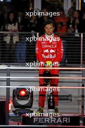 Sergio Perez (MEX) Red Bull Racing, third position, on the podium. 18.11.2023. Formula 1 World Championship, Rd 22, Las Vegas Grand Prix, Las Vegas, Nevada, USA, Race Day.