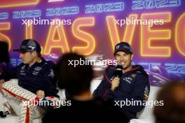 (L to R): Max Verstappen (NLD) Red Bull Racing; and Sergio Perez (MEX) Red Bull Racing, in the post race FIA Press Conference. 18.11.2023. Formula 1 World Championship, Rd 22, Las Vegas Grand Prix, Las Vegas, Nevada, USA, Race Day.