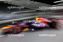 Sergio Perez (MEX) Red Bull Racing RB19 leaves the pits. 16.11.2023. Formula 1 World Championship, Rd 22, Las Vegas Grand Prix, Las Vegas, Nevada, USA, Practice Day.