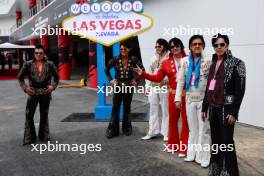Paddock atmosphere - Elvis impersonators.  15.11.2023. Formula 1 World Championship, Rd 22, Las Vegas Grand Prix, Las Vegas, Nevada, USA, Preparation Day.