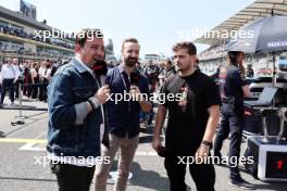 (L to R): Will Buxton (GBR) F1 Digital Presenter with James Hinchcliffe (CDN) IndyCar Driver and DJ Martin Garrix (NLD) on the grid. 29.10.2023. Formula 1 World Championship, Rd 20, Mexican Grand Prix, Mexico City, Mexico, Race Day.