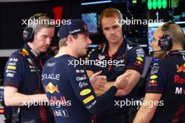 Max Verstappen (NLD) Red Bull Racing with Gianpiero Lambiase (ITA) Red Bull Racing Engineer. 29.10.2023. Formula 1 World Championship, Rd 20, Mexican Grand Prix, Mexico City, Mexico, Race Day.