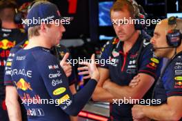 Max Verstappen (NLD) Red Bull Racing with Gianpiero Lambiase (ITA) Red Bull Racing Engineer. 29.10.2023. Formula 1 World Championship, Rd 20, Mexican Grand Prix, Mexico City, Mexico, Race Day.