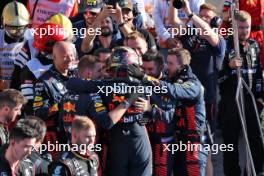 Race winner Max Verstappen (NLD) Red Bull Racing celebrates with the team in parc ferme. 29.10.2023. Formula 1 World Championship, Rd 20, Mexican Grand Prix, Mexico City, Mexico, Race Day.