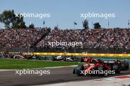 Charles Leclerc (MON) Ferrari SF-23 leads at the start of the race. 29.10.2023. Formula 1 World Championship, Rd 20, Mexican Grand Prix, Mexico City, Mexico, Race Day.