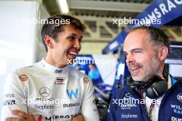 (L to R): Alexander Albon (THA) Williams Racing with James Urwin (GBR) Williams Racing Race Engineer. 28.10.2023. Formula 1 World Championship, Rd 20, Mexican Grand Prix, Mexico City, Mexico, Qualifying Day.