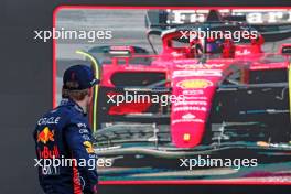 Max Verstappen (NLD) Red Bull Racing RB19 watches Carlos Sainz Jr (ESP) Ferrari SF-23 in qualifying parc ferme. 28.10.2023. Formula 1 World Championship, Rd 20, Mexican Grand Prix, Mexico City, Mexico, Qualifying Day.
