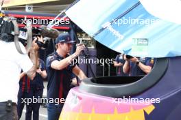 Max Verstappen (NLD) Red Bull Racing with the giant helmet of Sergio Perez (MEX) Red Bull Racing. 26.10.2023. Formula 1 World Championship, Rd 20, Mexican Grand Prix, Mexico City, Mexico, Preparation Day.