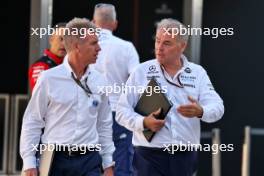 Dave Redding (GBR) Williams Racing Team Manager (Right). Formula 1 World Championship, Rd 18, Qatar Grand Prix, Friday 6th October 2023. Doha, Qatar. 06.10.2023 Formula 1 World Championship, Rd 18, Qatar Grand Prix, Doha, Qatar, Qualifying Day.