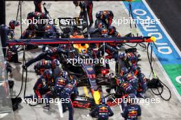 Sergio Perez (MEX) Red Bull Racing RB19 makes a pit stop. 08.10.2023. Formula 1 World Championship, Rd 18, Qatar Grand Prix, Doha, Qatar, Race Day.