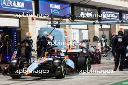 Alexander Albon (THA) Williams Racing FW45 makes a pit stop. 08.10.2023. Formula 1 World Championship, Rd 18, Qatar Grand Prix, Doha, Qatar, Race Day.