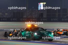 Max Verstappen (NLD) Red Bull Racing RB19 leads behind the Aston Martin FIA Safety Car. 08.10.2023. Formula 1 World Championship, Rd 18, Qatar Grand Prix, Doha, Qatar, Race Day.