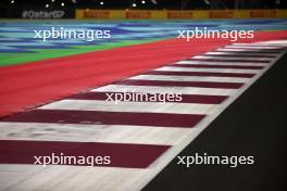 Circuit atmosphere - kerb reprofiling.  07.10.2023. Formula 1 World Championship, Rd 18, Qatar Grand Prix, Doha, Qatar, Sprint Day.