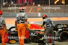 Sergio Perez (MEX) Red Bull Racing RB19 crashed out of the race. 07.10.2023. Formula 1 World Championship, Rd 18, Qatar Grand Prix, Doha, Qatar, Sprint Day.