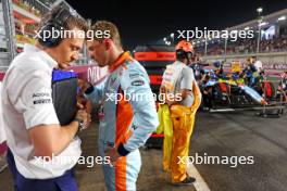 Logan Sargeant (USA) Williams Racing with Gaetan Jego, Williams Racing Race Engineer on the grid. 07.10.2023. Formula 1 World Championship, Rd 18, Qatar Grand Prix, Doha, Qatar, Sprint Day.