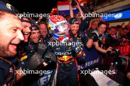 Max Verstappen (NLD) Red Bull Racing celebrates winning his third World Championship in Sprint parc ferme with the team. 07.10.2023. Formula 1 World Championship, Rd 18, Qatar Grand Prix, Doha, Qatar, Sprint Day.