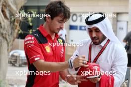 Charles Leclerc (MON) Ferrari with a fan. 05.10.2023. Formula 1 World Championship, Rd 18, Qatar Grand Prix, Doha, Qatar, Preparation Day.
