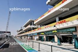 Circuit atmosphere - Aston Martin F1 Team pit garages. 05.10.2023. Formula 1 World Championship, Rd 18, Qatar Grand Prix, Doha, Qatar, Preparation Day.