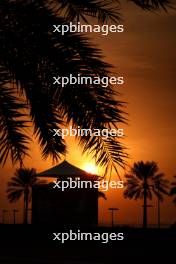 Circuit atmosphere - sunset. 28.11.2023. Formula 1 Testing, Yas Marina Circuit, Abu Dhabi, Tuesday.