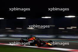 Max Verstappen (NLD) Red Bull Racing RB19. 24.11.2023. Formula 1 World Championship, Rd 23, Abu Dhabi Grand Prix, Yas Marina Circuit, Abu Dhabi, Practice Day.