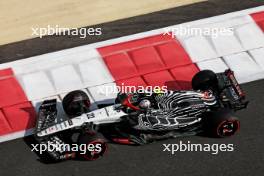 Yuki Tsunoda (JPN) AlphaTauri AT04. 24.11.2023. Formula 1 World Championship, Rd 23, Abu Dhabi Grand Prix, Yas Marina Circuit, Abu Dhabi, Practice Day.