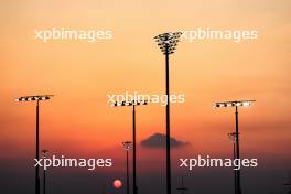 Circuit atmosphere - sunset. 24.11.2023. Formula 1 World Championship, Rd 23, Abu Dhabi Grand Prix, Yas Marina Circuit, Abu Dhabi, Practice Day.