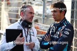 (L to R): James Urwin (GBR) Williams Racing Race Engineer with Alexander Albon (THA) Williams Racing on the grid. 26.11.2023. Formula 1 World Championship, Rd 23, Abu Dhabi Grand Prix, Yas Marina Circuit, Abu Dhabi, Race Day.