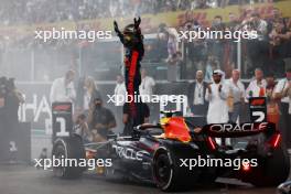 Race winner Max Verstappen (NLD) Red Bull Racing RB19 celebrates in parc ferme. 26.11.2023. Formula 1 World Championship, Rd 23, Abu Dhabi Grand Prix, Yas Marina Circuit, Abu Dhabi, Race Day.