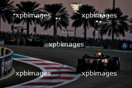 Sergio Perez (MEX) Red Bull Racing RB19. 26.11.2023. Formula 1 World Championship, Rd 23, Abu Dhabi Grand Prix, Yas Marina Circuit, Abu Dhabi, Race Day.