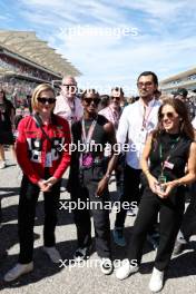 Chloe Grace Moretz (USA) Actress (Left) with Dina Asher-Smith (GBR) Athlete on the grid. 22.10.2023. Formula 1 World Championship, Rd 19, United States Grand Prix, Austin, Texas, USA, Race Day.