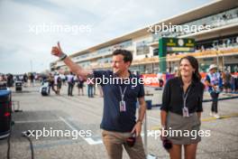 (L to R): Will Buxton (GBR) F1 Digital Presenter with Laura Winter (GBR) F1 Presenter. 21.10.2023. Formula 1 World Championship, Rd 19, United States Grand Prix, Austin, Texas, USA, Sprint Day.