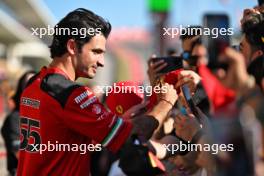 Carlos Sainz Jr (ESP) Ferrari with fans. 19.10.2023. Formula 1 World Championship, Rd 19, United States Grand Prix, Austin, Texas, USA, Preparation Day.
