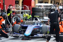 Franco Colapinto (ARG) MP Motorsport makes a pit stop. 26.11.2023. Formula 2 Championship, Rd 14, Yas Marina Circuit, Abu Dhabi, UAE, Feature Race, Sunday.